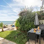 Tatil Evi Calahonda - Beachfront 2 Bedroom House Beautifully Revovated *